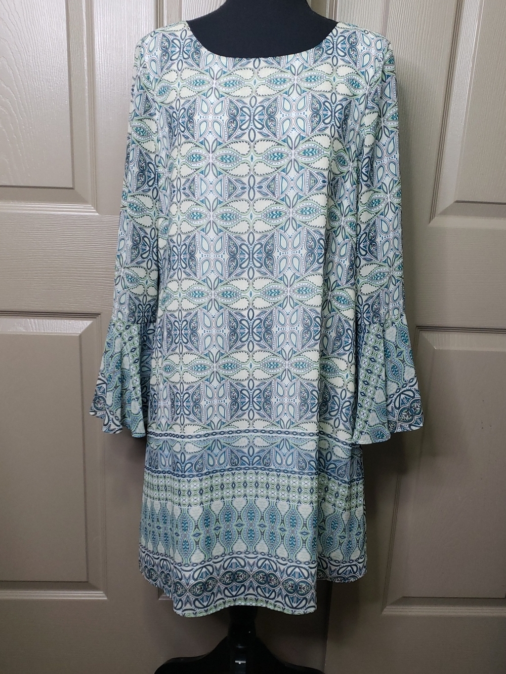 Cremieux Printed Bell Sleeve Shift Dress in Blue and Cream Size Medium